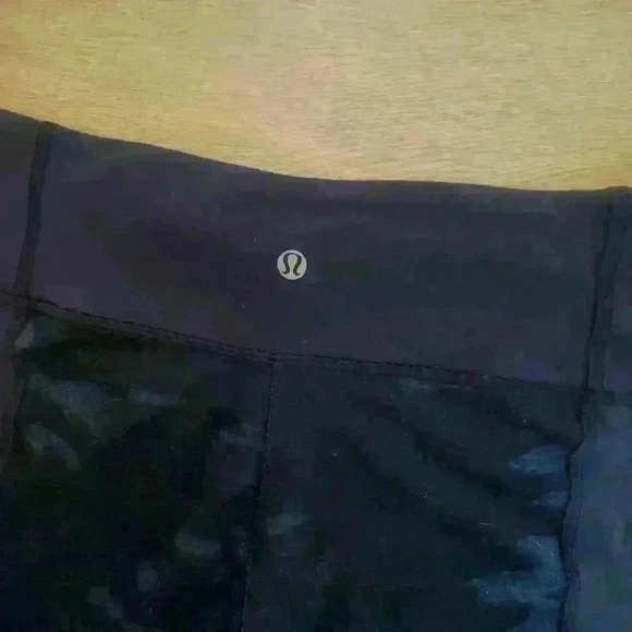 Lululemon cropped pant 8 camouflage dark blue mixed pattern - Picture 6 of 7
